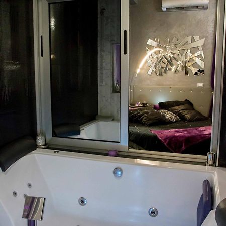 Jacuzzi Love Suitesweetrome Exterior photo